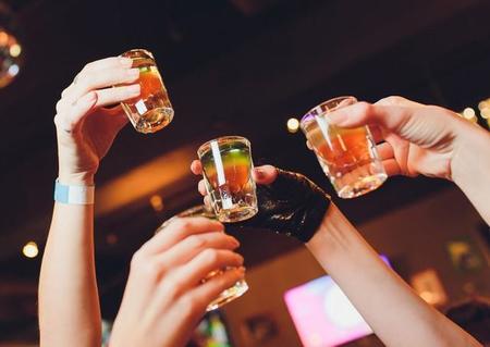 お酒が飲めない人にとって…強制的にお酒を飲まされるのは、恐怖です（Евгений Вершинин/stock.adobe.com）