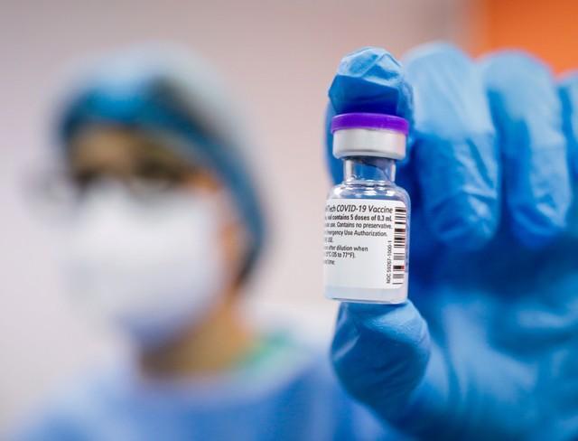 新型コロナワクチンの供給を巡る競争が、世界では激しくなっている（MoiraM - stock.adobe.com）