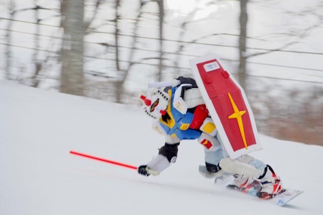 連邦のモビルスーツはここまで性能が凄いのか ガンダムがスノーボードで滑走する動画が話題 ライフ 社会総合 デイリースポーツ Online