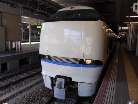 大阪と北陸方面を結ぶ特急「サンダーバード」に使われるJR683系
