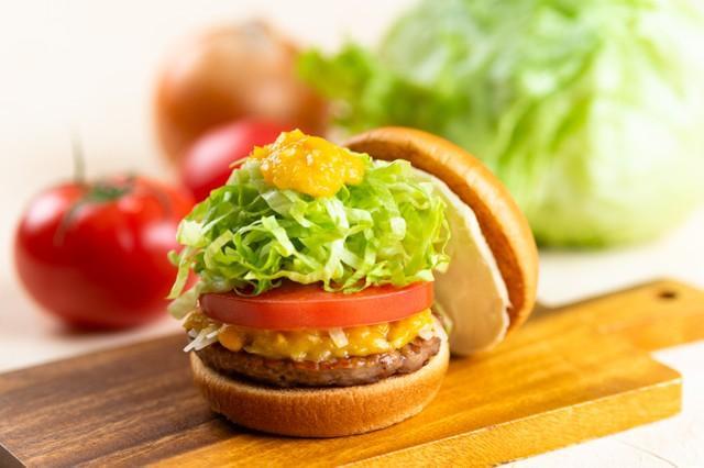 新商品「クリームチーズベジ～北海道産コーンのソース～」（モスフードサービス提供）