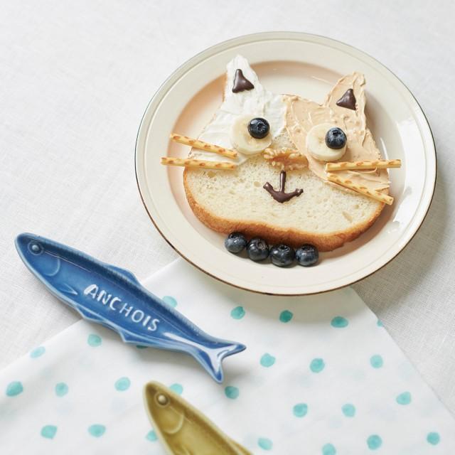 ねこねこ食パンは、このように猫さんのデコレーションを楽しむのが王道のはず…