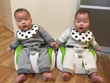 何でも2倍の双子育児…離乳食で悩む方も多いようです