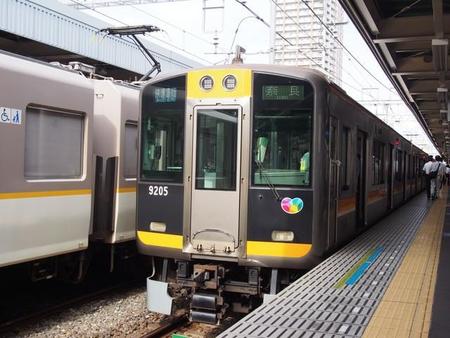 2009年の阪神なんば線開通により阪神電車は近鉄奈良線へ乗り入れる
