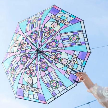傘のデザインは、大正時代のレトロデザインを参考に椿と幾何学柄で構成（画像提供／フェリシモ）