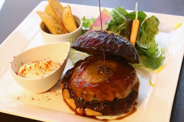 日本初！ハラール認証・100％ラム肉バーガーはいかが　実は「フレンチ仕込み」で「ちょっと贅沢〓」