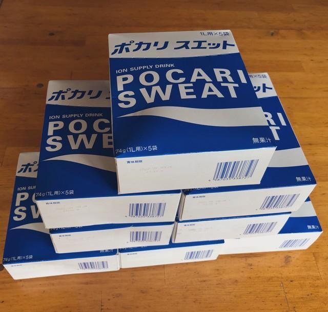 投稿を見た登山者が届けたポカリスエット※蝶ヶ岳ヒュッテ提供