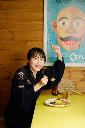 矢井田瞳と「カレーや デッカオ」のコラボカレーを作りました！