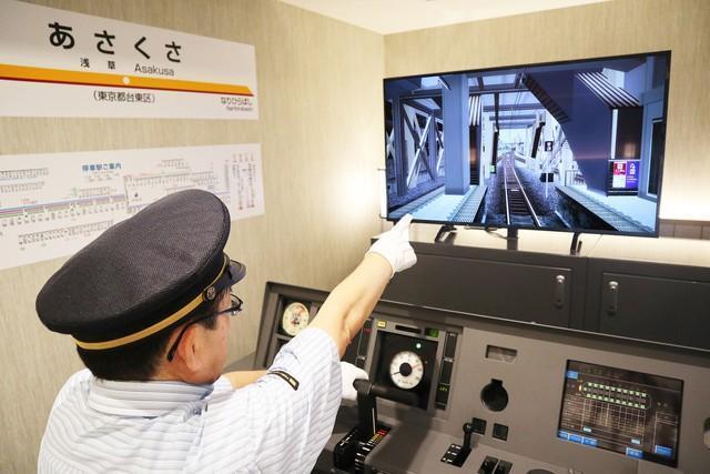 ホテルの部屋で、本物の「鉄道運転シミュレーター」体験！？　東武東上線の運転士訓練用をそのまま移設
