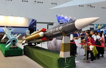 台湾・高雄国際海事防衛博覧会で展示されていた、現地で生産された超音速対艦ミサイル＝2018年9月/shiyali(c)123RF.COM