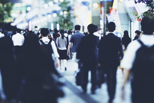 昔と今、どちらの労働スタイルが良いのでしょうか？（イメージ）