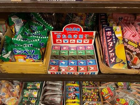 温泉施設の売店でも「イカゲームゴッコにどうぞ！」とアピール（昭和レトロな温泉銭湯　玉川温泉提供）