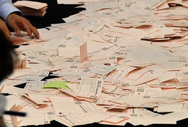 勝敗を分けた選挙の投票用紙、数え終わった後はどうなる？