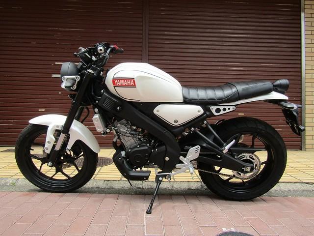 人気のヤマハXSRに155ccの弟!?　インドネシアから輸入の海外モデル、しかも伝説のRZ250カラー