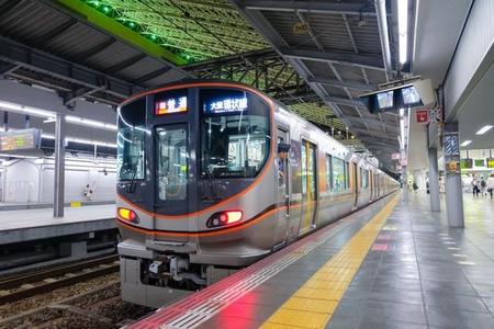 大阪環状線 323系電車（健太 上田/stock.adobe.com）