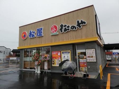 開店初日の「松屋弘前高田店」。みくまりさんは午前5時前から並んだ（水(みくまり)分さん提供）