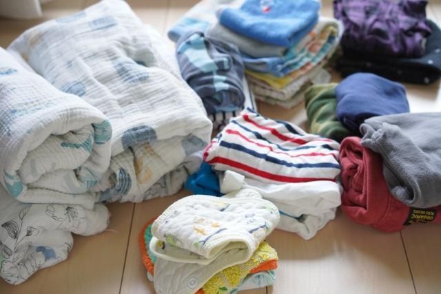 大掃除していたら大量発見「子どものサイズアウトした洋服」　あげる、売る、寄付する…保護者たちの活用策は？