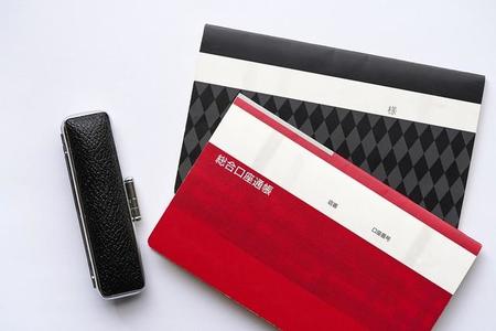 各種手当や給付金は世帯主に振り込まれるが…（beeboys/stock.adobe.com）