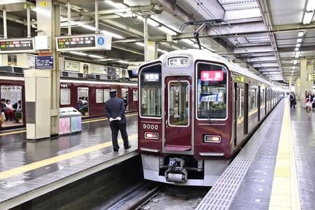 阪急電鉄の駅には今もティッシュの自販機がある（©tupungato/123RF.COM）
