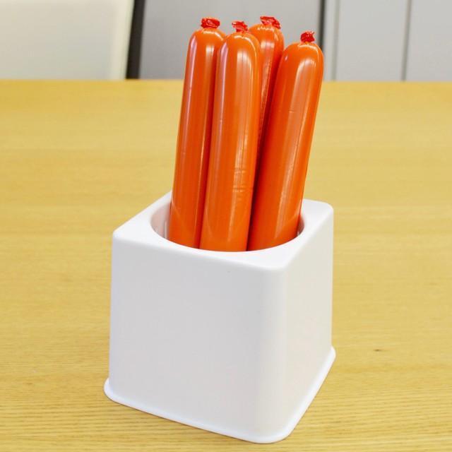 ありそうでなかった!「魚肉ソーセージスタンド」に衝撃走る 「ギョニソをエレガントに」立てて収納