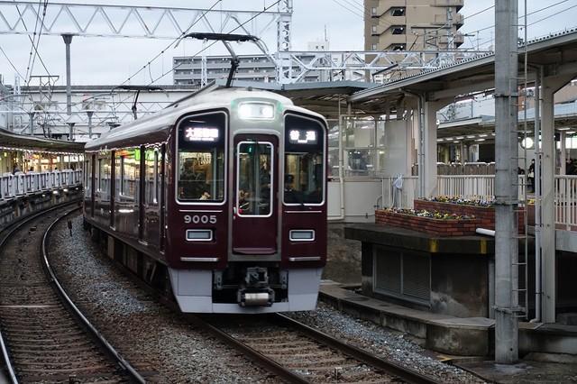 阪急電車（leap111/stock.adobe.com）