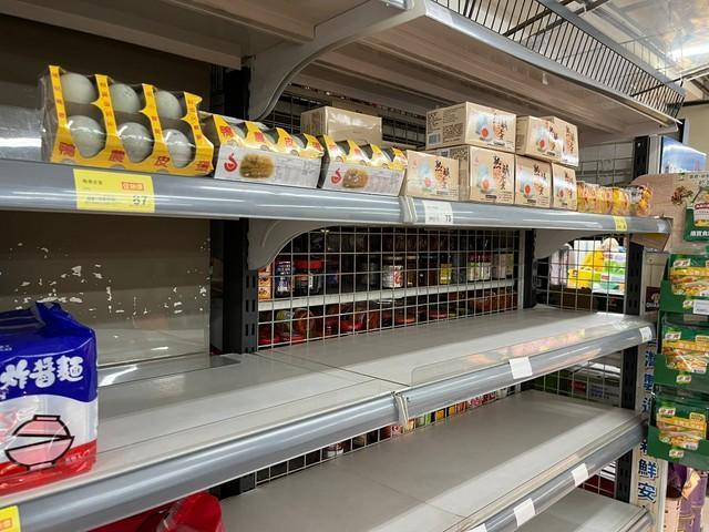 スーパーの棚がすっからかん！台湾全土で卵不足「今日も売り切れです」「800円の卵しかない」