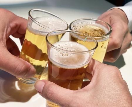 人は何故ビールから飲み始めるのでしょうか