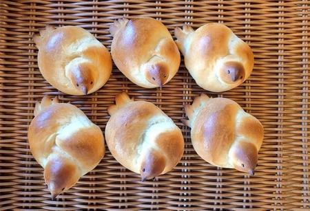 作り直したパンはふっくらした鳥の形に＝ベーカリー兎座Lepus店主さん（@inabashiro）提供