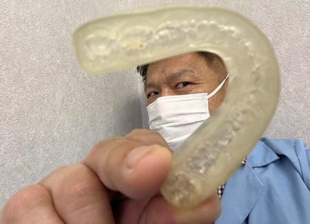 歯科金属の価格が高騰しているという歯科医芸人の”パンヂー陳”こと陳明裕さん