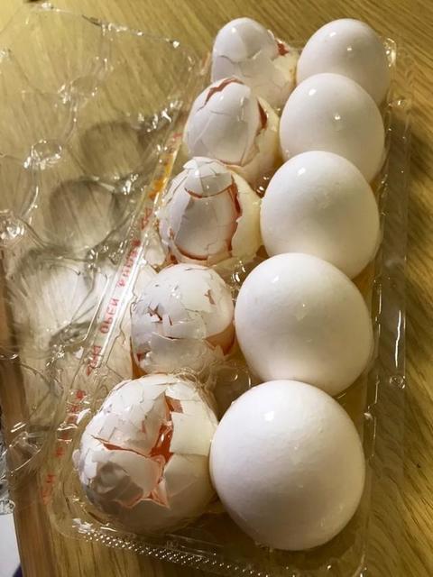 悲劇！卵パック落下、粉々に→「卵に混ざった殻が簡単に取れる」裏ワザで救われた　鶏卵メーカー社長が解説