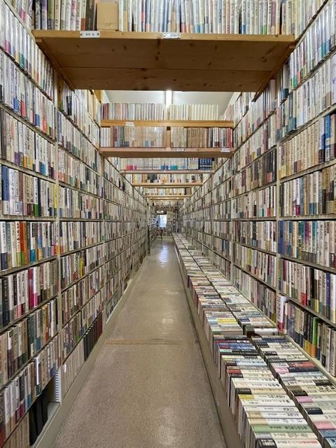 定年後集めた本は4万冊　地元では「夢のような場所」と評判の古本屋、営業は「あと4年」と決めているワケ