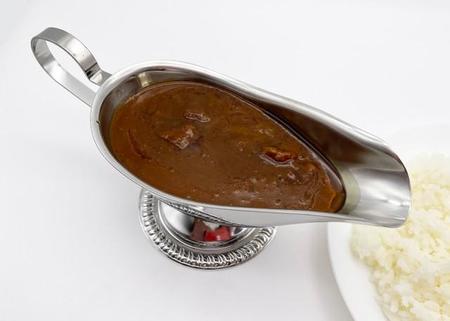 「牛肉ゴロっとカレー」をグレイビーボード（カレーの器）にイン！