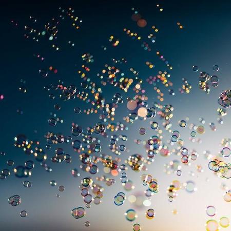 ビー玉？宝石？いいえ、シャボン玉です！！　画像提供／Takumitsu Kazuno