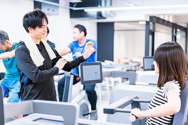 個人向けジム経営で月収30-40万円…「相場の報酬」が存在せず、職業としてはこれから!? スポーツトレーナーの収入事情