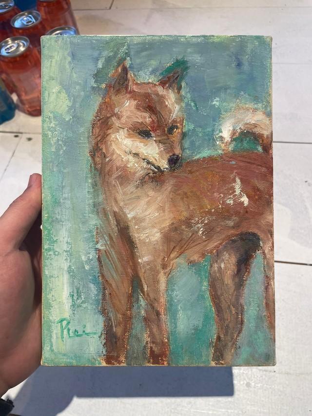 佐野さんが東京・杉並区の古道具屋で購入したという犬の絵。額を外すと絵にそっくりの柴犬の写真が出てきた（佐野さん提供）