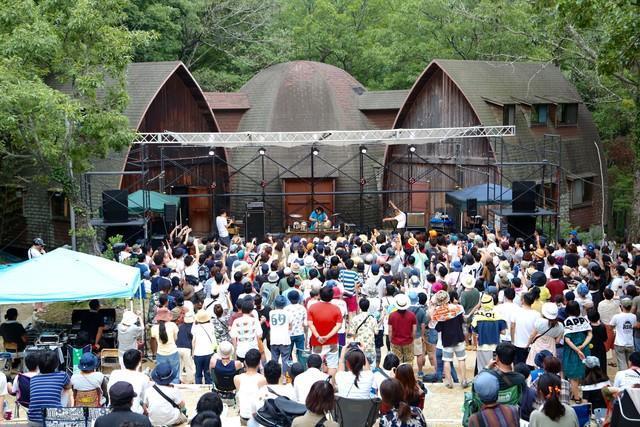 兵庫県三田市で開催される野外フェス「ONE MUSIC CAMP」（Photo by Shiho Aketagawa）