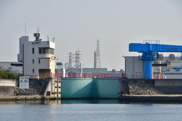 工港・海抜0メートル地帯の守護神「尼ロック」　防潮堤の内と外…1メートルの水位差を結ぶ