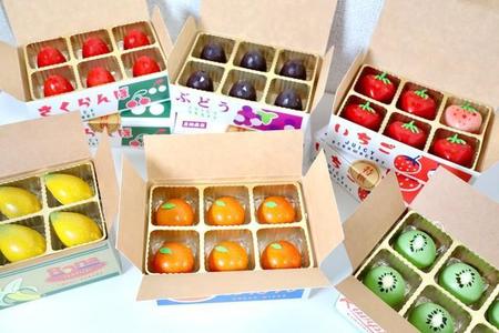 きっちりおさまったフルーツ型のチョコレート。美しいビジュアルで売り物かと思うほど（画像提供：ひなさん）