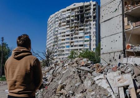 ウクライナ北部・チェルニーヒウで、空爆で破壊された建物（Maksym/stock.adobe.com）