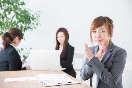 職場で信頼を得るためにしてはいけないこととは？（イメージ画像）