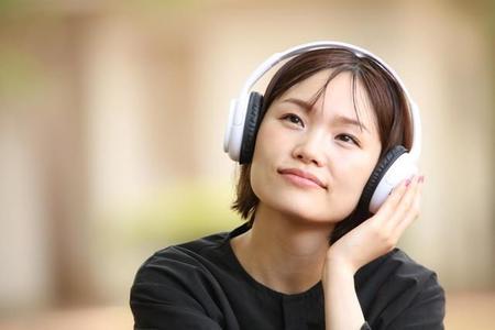 毎日音楽を聴きながら、心の休養の必要性を自覚できるようになりました（yamasan/stock.adobe.com）