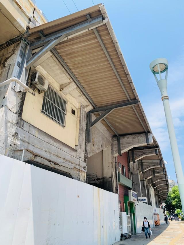 JR元町駅のホーム跡にひさしが架かる
