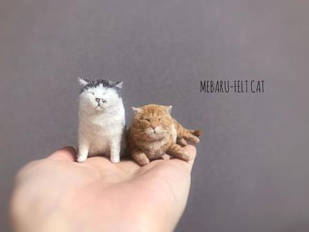 MEBARUさんの羊毛フェルト猫作品。現在までの総作品数は３４０以上におよぶ（写真はすべてMEBARUさん提供）