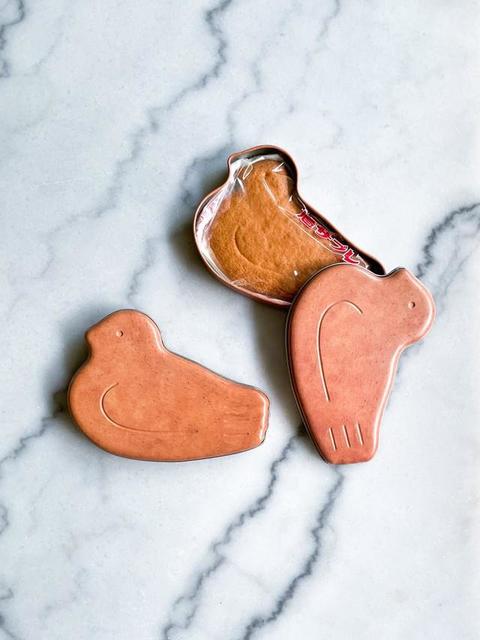 「鳩サブレー」がまさかのアイテムに変身? 実は可愛いグッズも充実「もっとファンになってもらおうと」