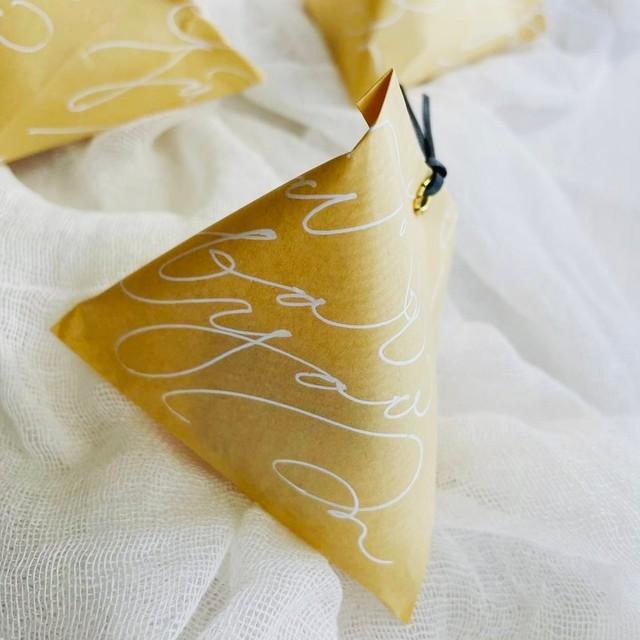 chercher Ayakaさんが作った「茶封筒ラッピング」（chercher Ayakaさん提供）