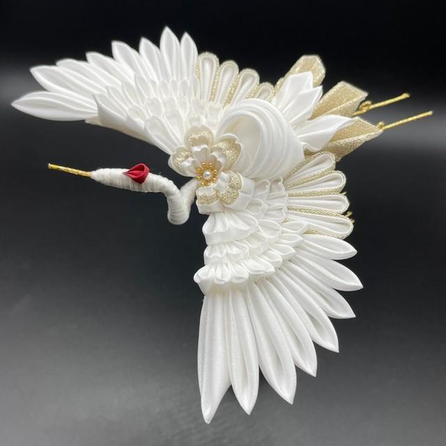 華やかな髪飾りの鶴…実は「絹」で折っています　身につける人の「幸せ」祈ってオーダーメード　伝統工芸「つまみ細工」に注目
