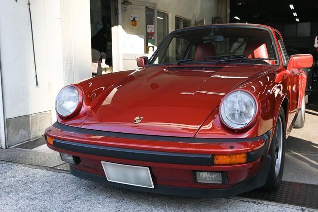 1986年式の911カレラ。小柄なボディに3200ccのエンジン、左ハンドルのマニュアルミッション。面白くないわけがないですね