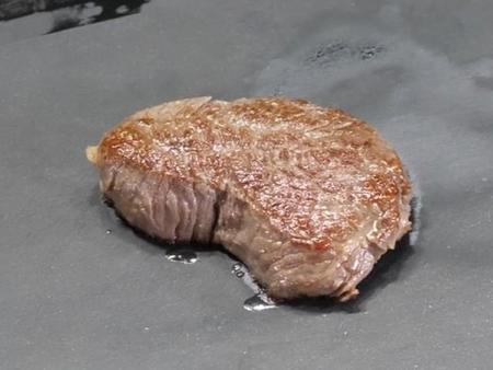 このステーキ、実は茹でているんです（大西哲也さん提供）