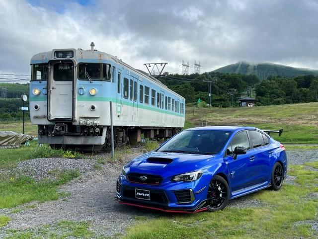 クハ115-1106と愛車のツーショット（利根川智史さん提供）