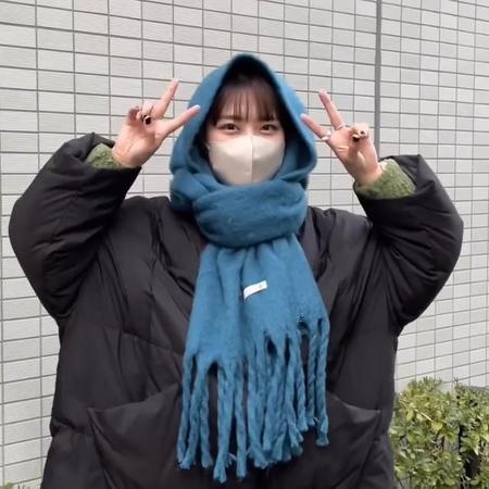 mayuさんの動画「マフラーでバラクラバ風にする巻き方が可愛い」より（スクリーンショット）